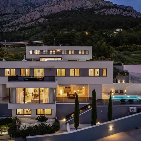 Villa Luxury, Seafront Petra With Heated Pool Only 50m From