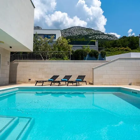 Villa Luxury, Seafront Petra With Heated Pool Only 50m From
