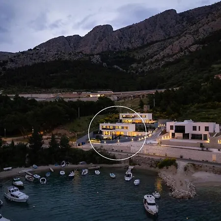 Luxury, Seafront Petra With Heated Pool Only 50m From Villa