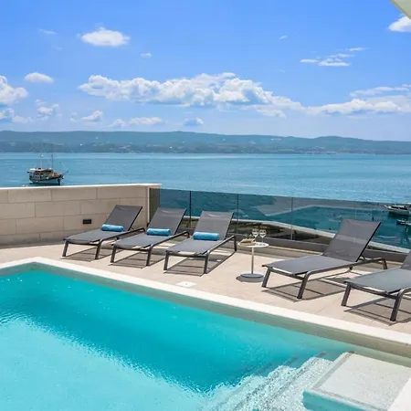 Villa Luxury, Seafront Petra With Heated Pool Only 50m From
