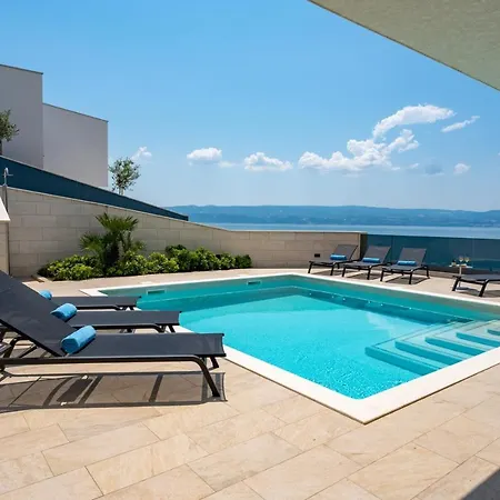 Luxury, Seafront Petra With Heated Pool Only 50m From Villa