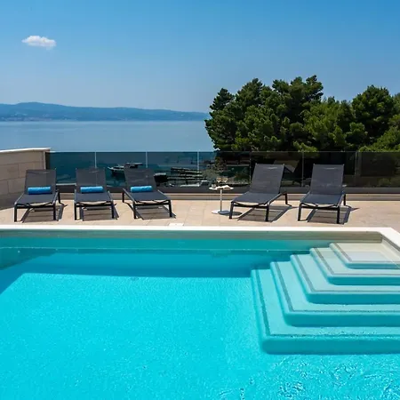 Luxury, Seafront Petra With Heated Pool Only 50m From Villa Omiš