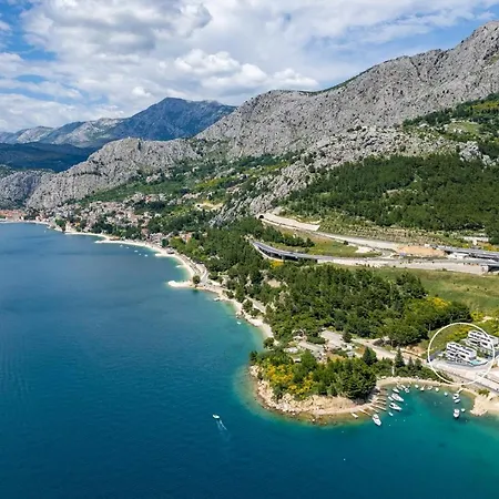 Villa Luxury, Seafront Petra With Heated Pool Only 50m From Omiš