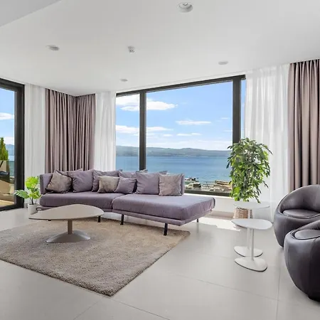 Luxury, Seafront Petra With Heated Pool Only 50m From * Omiš