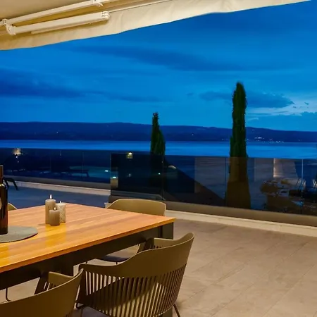 Luxury, Seafront Petra With Heated Pool Only 50m From Villa *