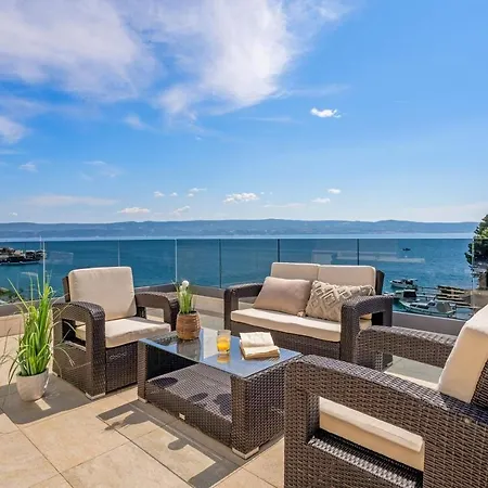 Luxury, Seafront Petra With Heated Pool Only 50m From Villa *