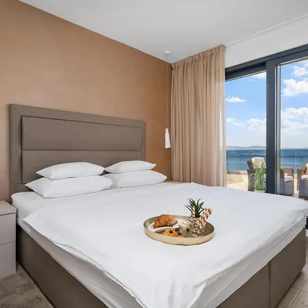 Villa Luxury, Seafront Petra With Heated Pool Only 50m From Omiš