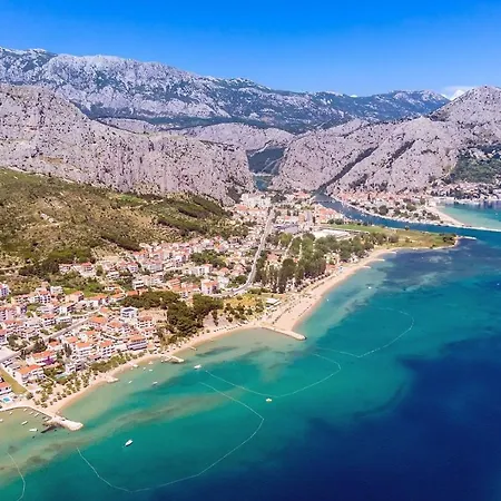 Luxury, Seafront Petra With Heated Pool Only 50m From Omiš