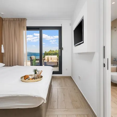 Luxury, Seafront Petra With Heated Pool Only 50m From Villa