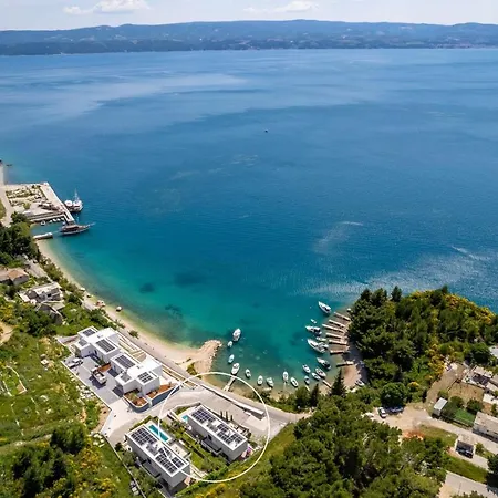 Luxury, Seafront Petra With Heated Pool Only 50m From *