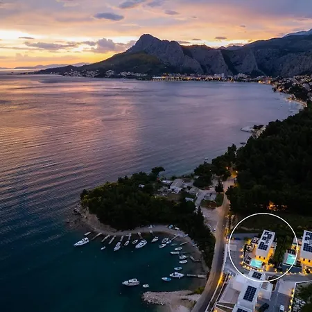 Luxury, Seafront Petra With Heated Pool Only 50m From Villa Omiš